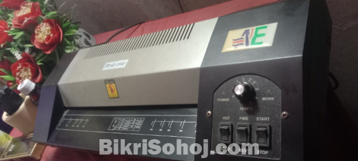 লেমিনেটিং মেশিন